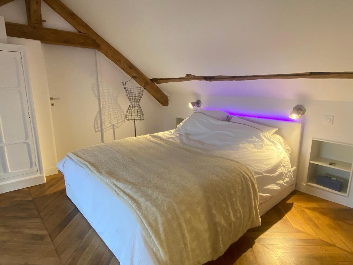 Loft Dans Le Clocher Face Au Chateau Bonnelles Esterno foto