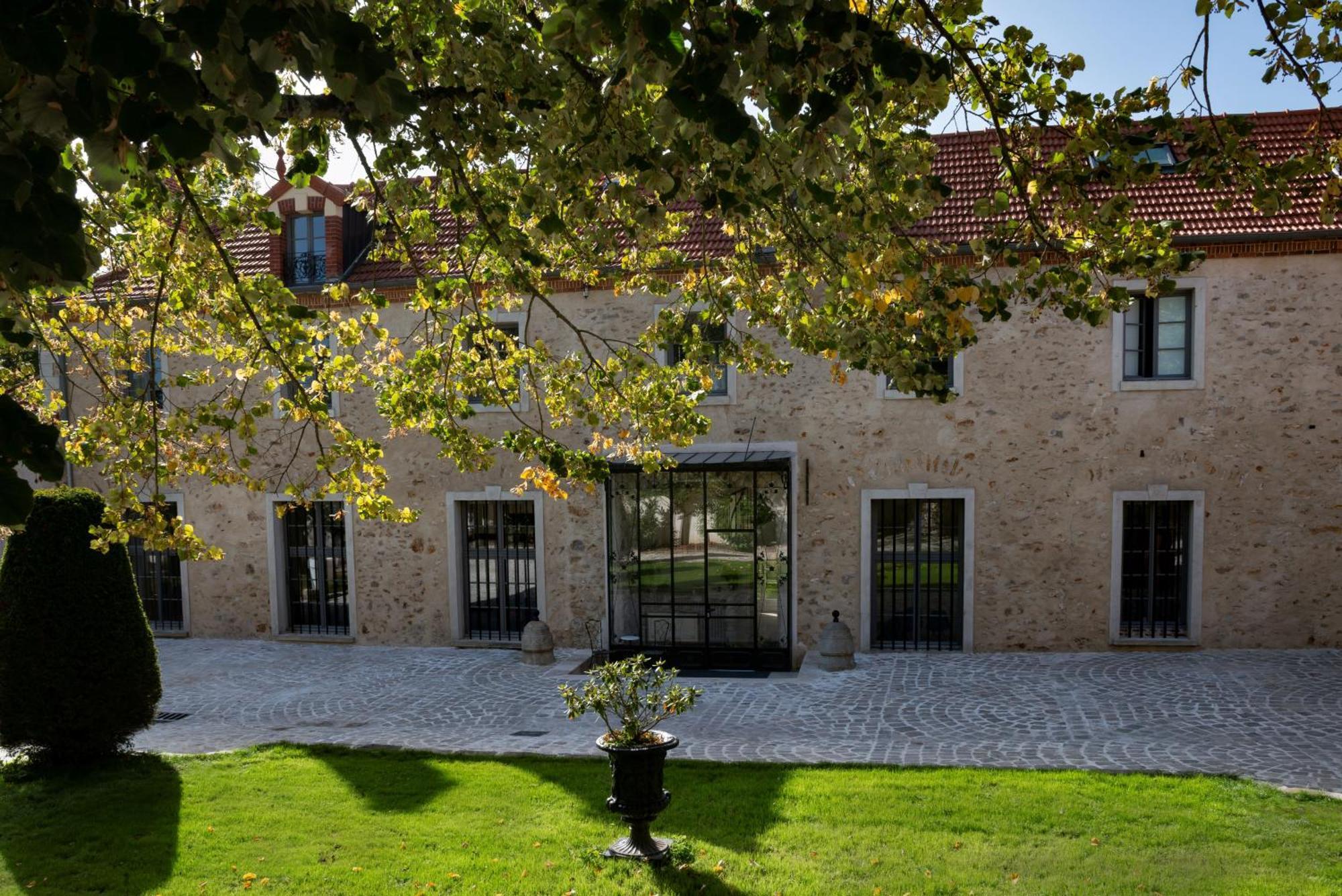 Loft Dans Le Clocher Face Au Chateau Bonnelles Esterno foto