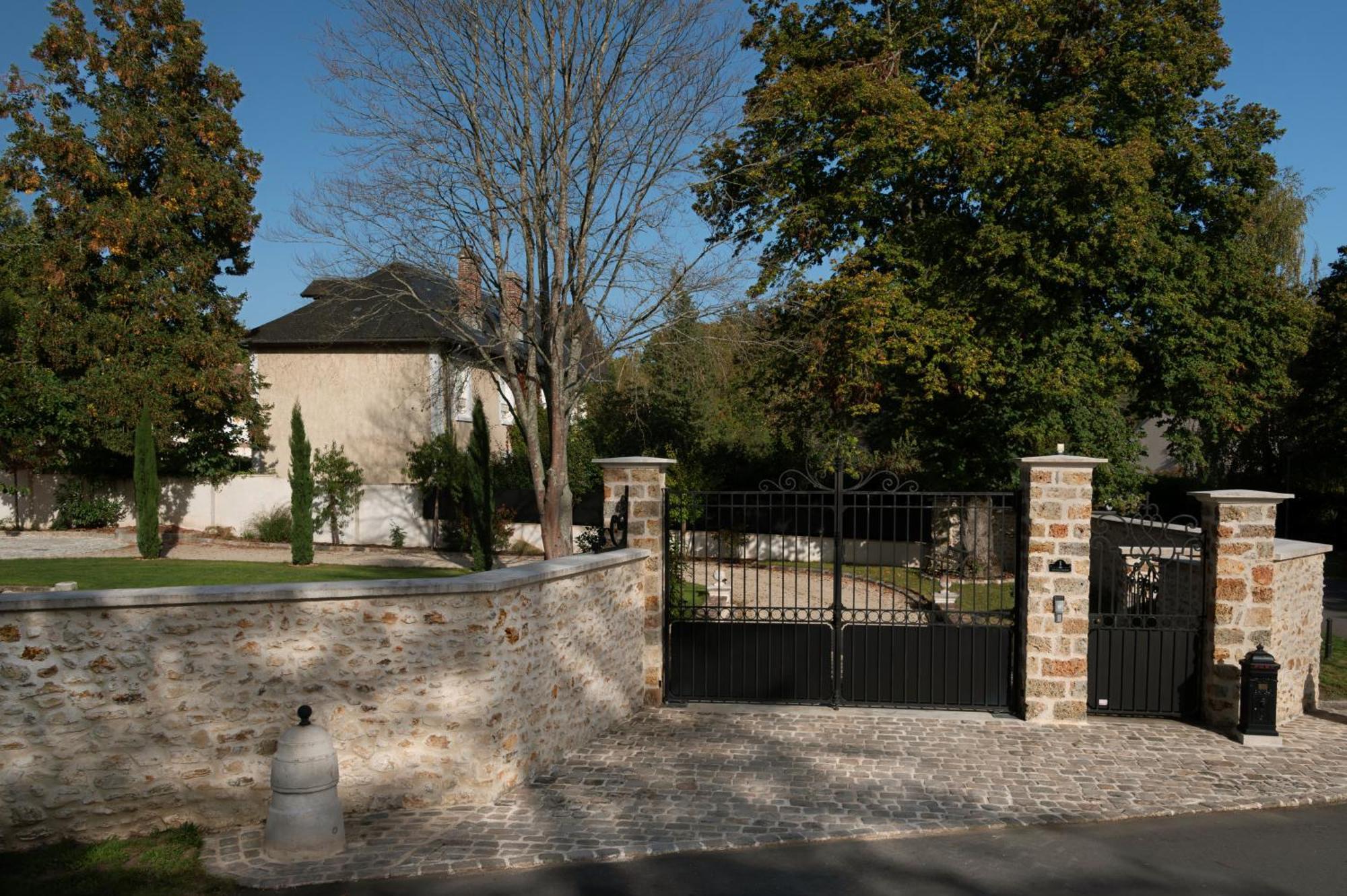 Loft Dans Le Clocher Face Au Chateau Bonnelles Esterno foto